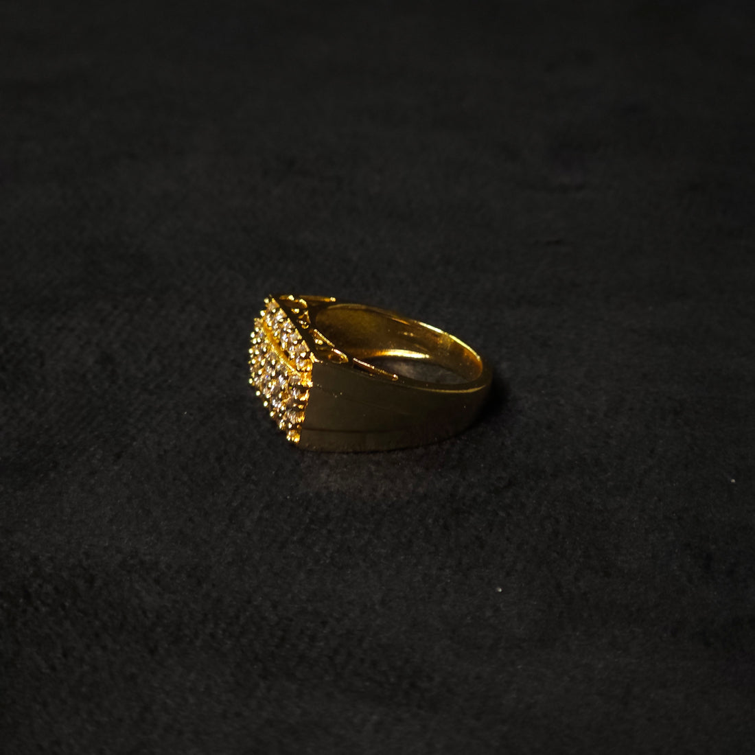 Golden Cluster Ring